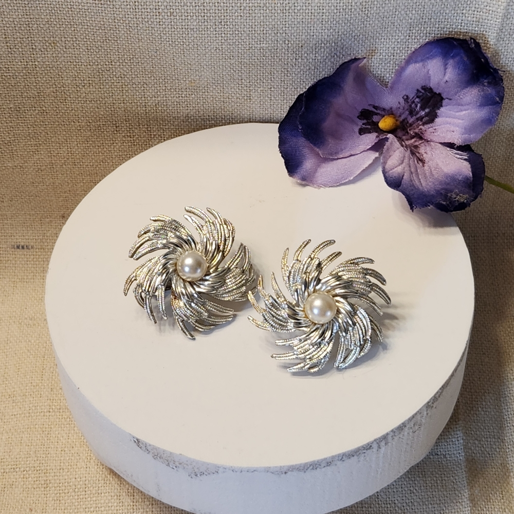 Vintage Sarah Coventry Silver Pinwheel Clip On Earrings